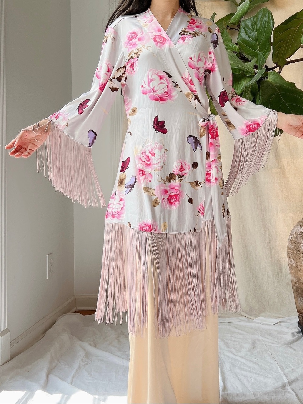VICTORIA'S SECRET Fringe Sleeve Floral Butterfly Satin Short Robe M/L